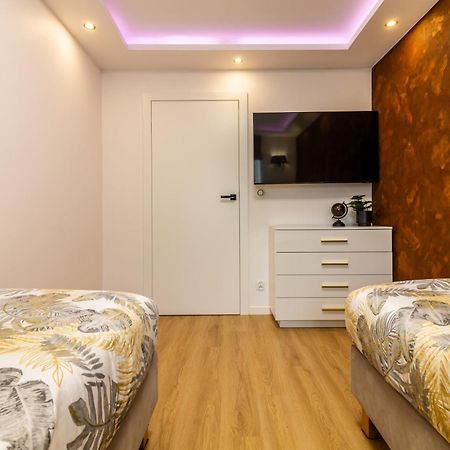 Housecube, Bar , Prywatne Kino, Bilard , Luxus Βίλα Βρότσλαβ Εξωτερικό φωτογραφία